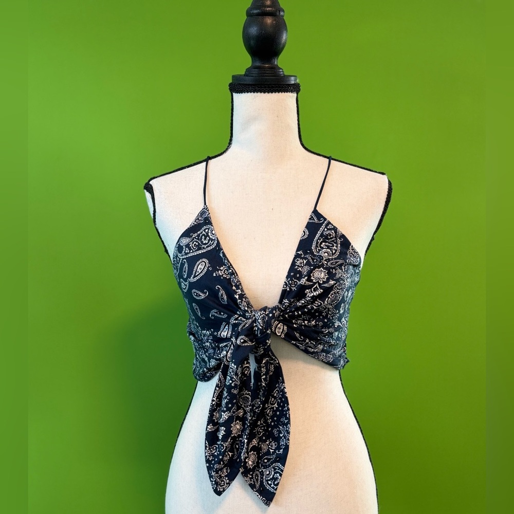 Fashion nova crop top spaghetti strap
